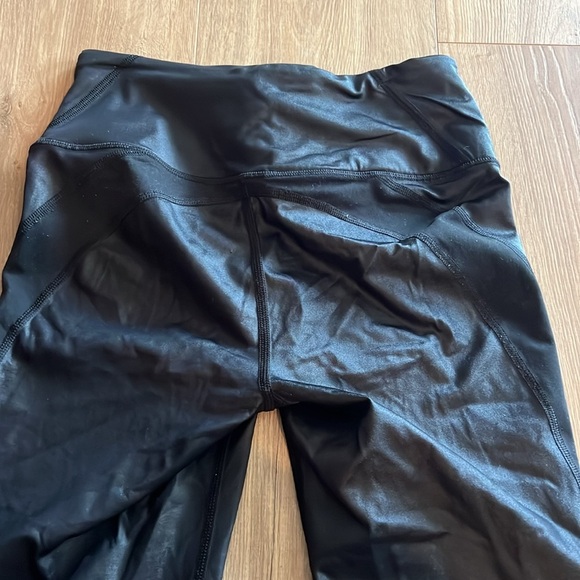 Black Shiny Workout Leggings - Picture 4 of 4